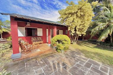 Casa térrea com 5 (4 suítes), piscina aquecida e amplo espaço de lazer em Passo de Torres - Pronto para morar