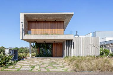 Casa de Alto Padrão Frente e Fundos para o Lago | Reserva das Águas, Torres - Pronto para morar