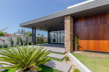 Casa Nova de Alto Padrão em Bella Torres, a Apenas 230 Metros do Mar - Pronto para morar